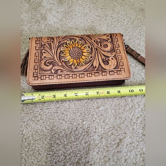 Dodi Jo's Handmade Leather Wristlet/Crossbody Sunflower Wallet - Picture 12 of 15